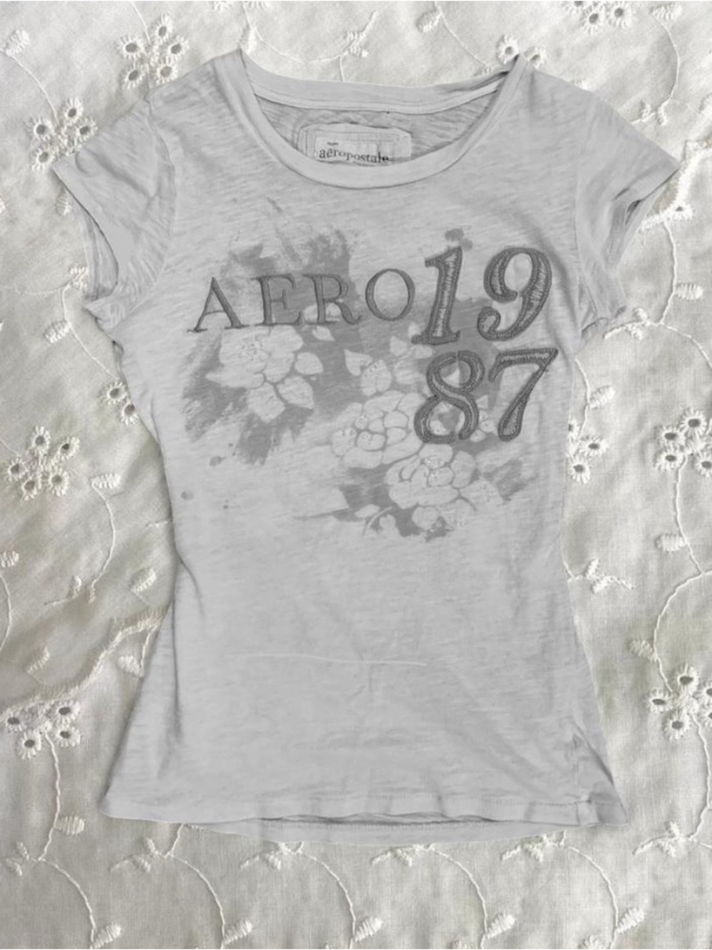 Aeropostale Light Gray Graphic Tee - 1987 Floral